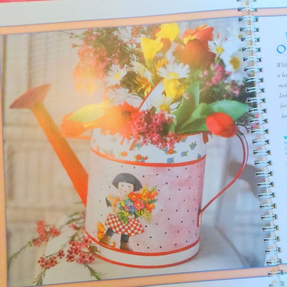 Mary Engelbreit Crafts to Celebrate the Seasons - Picture 4 of 5